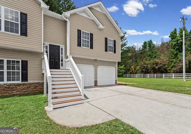 Photo 4 of Single family home for sale at 18 Farmington Dr, Temple, GA 30179 | MLS# 10807794 | Listing updated on 2026-09-07