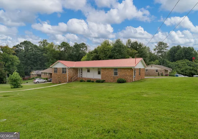 Photo 2 of Single family home for sale at 1588 N Atwood Dr, Macon, GA 31204 | MLS# 10816228 | Listing updated on 2026-08-19