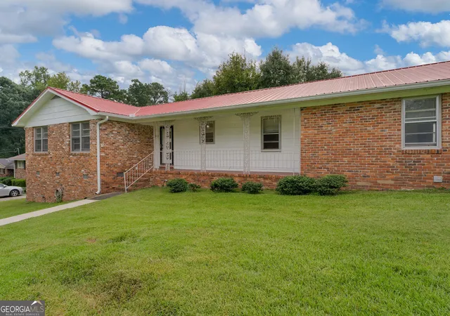 Photo 3 of Single family home for sale at 1588 N Atwood Dr, Macon, GA 31204 | MLS# 10816228 | Listing updated on 2026-08-19