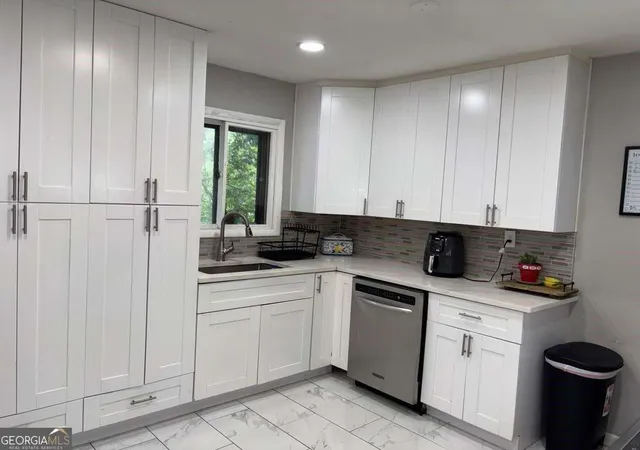 Photo 2 of Single family home for sale at 3061 Jett Dr, Atlanta, GA 30340 | MLS# 10803192 | Listing updated on 2026-09-23