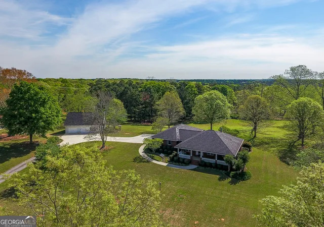 Homes for sale in Grantville, GA | 2117 W Grantville Rd, Grantville, GA 30220 | MLS# 10733926