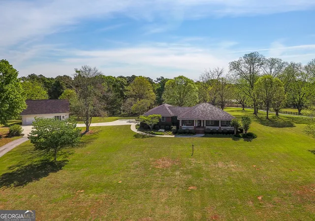 Homes for sale in Grantville, GA | 2117 W Grantville Rd, Grantville, GA 30220 | MLS# 10733926