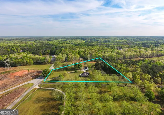 Homes for sale in Grantville, GA | 2117 W Grantville Rd, Grantville, GA 30220 | MLS# 10733926