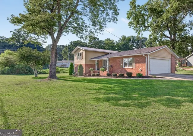 Photo 3 of Sale Pending at 161 Evergreen Ln, Winder, GA 30680 | MLS# 10831392 | Listing updated on 2026-09-25