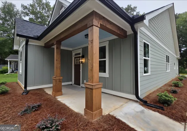 Photo 3 of Single family home for sale at 513 Harris St, Monroe, GA 30655 | MLS# 10796336 | Listing updated on 2026-10-10