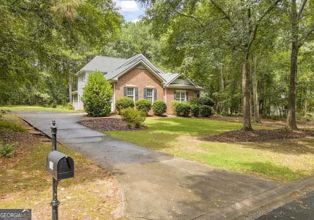 Photo 2 of Single family home for sale at 1650 Oconee Crossing Cir, Bogart, GA 30622 | MLS# 10835872 | Listing updated on 2026-09-15