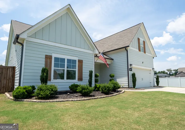 3rd image of 407 Glenn Trl, Winder, GA 30680 | MLS# 10817929
