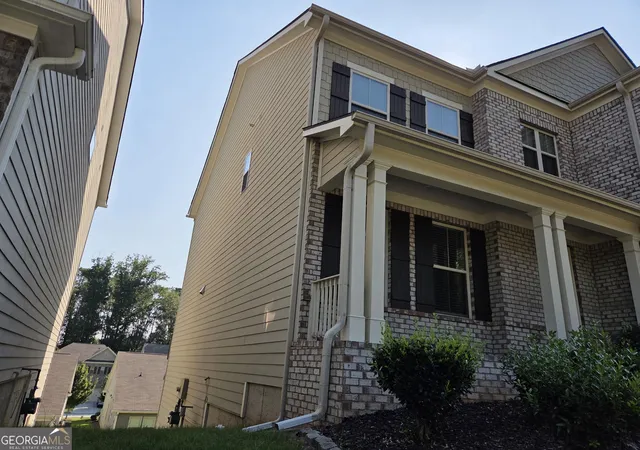 Photo 2 of Single family home for sale at 2034 Britt Dr, Snellville, GA 30078 | MLS# 10833629 | Listing updated on 2026-08-29