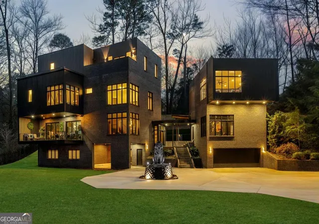 3rd image of 345 Pinecrest Rd Ne, Atlanta, GA 30342 | MLS# 10737850