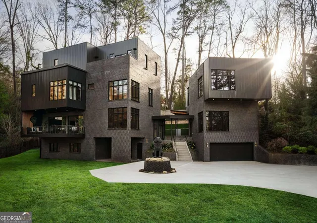 5th image of 345 Pinecrest Rd Ne, Atlanta, GA 30342 | MLS# 10737850