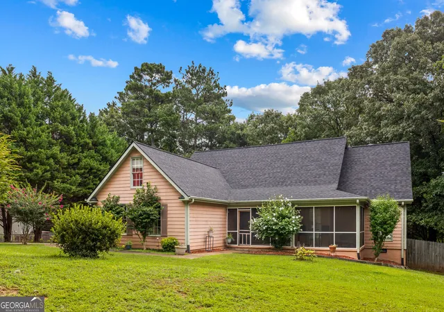 1st image of 124 Foxdale Dr, Lagrange, GA 30240 | MLS# 10818074