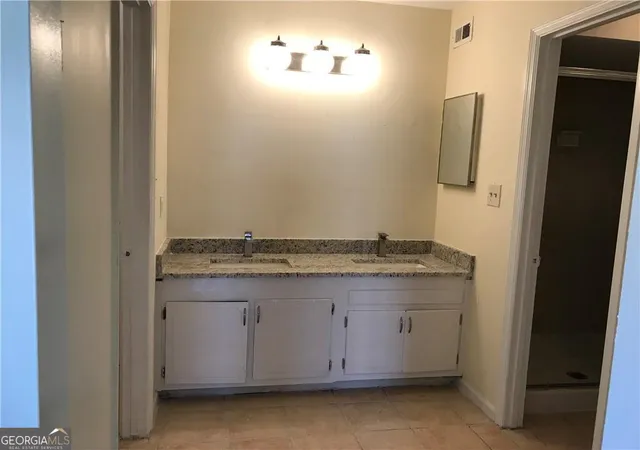 Listing Photo 5 - Condo for sale in building located at 3090 Parc Lorraine, Lithonia, GA 30038