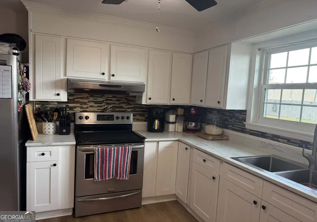 Photo 4 of Single family home for sale at 1214 E Barnard St, Glennville, GA 30427 | MLS# 10811478 | Listing updated on 2026-08-06