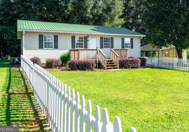 1st image of 894 Lakeview Dr, Nicholson, GA 30565 | MLS# 10788405