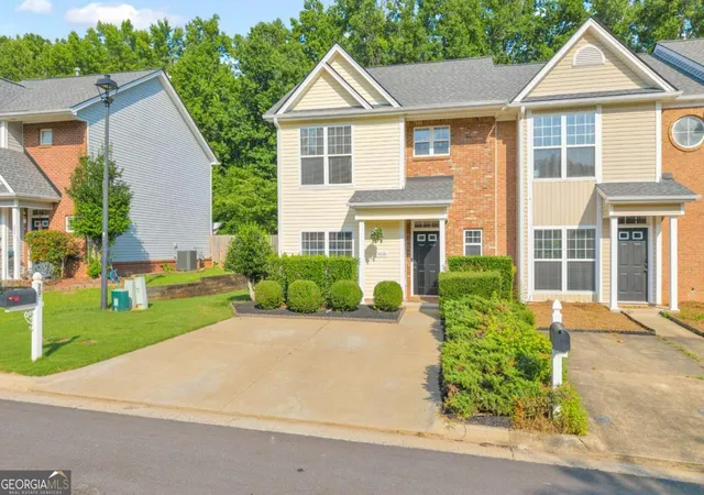 Photo 4 of Sale Pending at 207 Pearl Chambers Dr, Dawsonville, GA 30534 | MLS# 10796774 | Listing updated on 2026-08-15