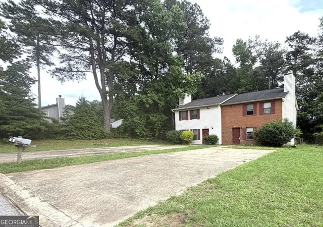 Photo 3 of Townhouse for sale at 906 Silverwood Dr, Atlanta, GA 30349 | MLS# 10782394 | Listing updated on 2026-09-05