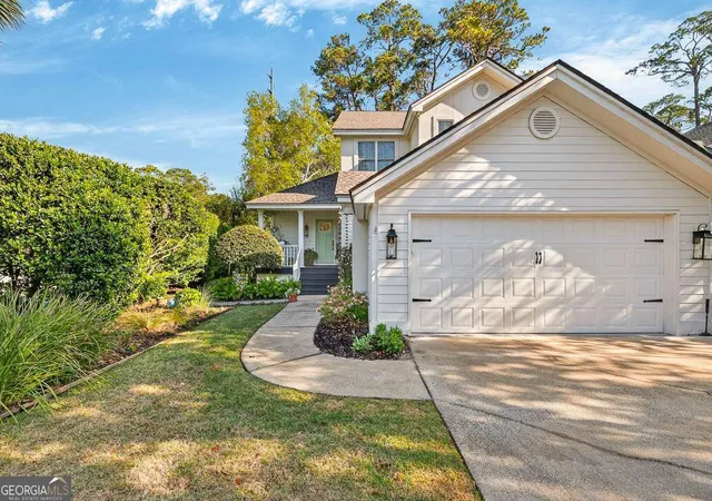 Photo 3 of Single family home for sale at 101 N Cottages Dr, Saint Simons Island, GA 31522 | MLS# 10798619 | Listing updated on 2026-08-12
