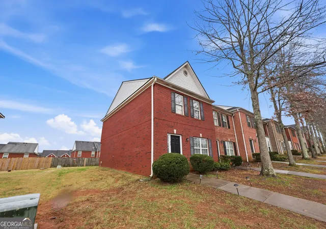 Listing Photo 2 - Condo for sale in building located at 7712 Autry Cir, Douglasville, GA 30134 - Unit #210