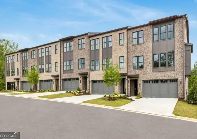 Photo 1 of Townhouse for sale at 517 Red Clay Farm Ln, Suwanee, GA 30024 | MLS# 10827227 | Listing updated on 2026-08-31