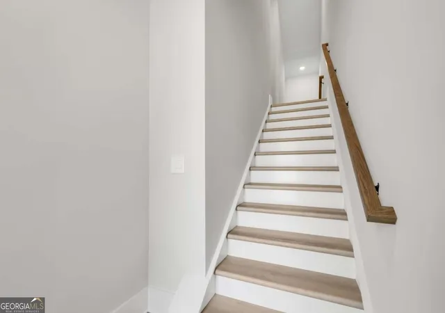 Photo 2 of Townhouse for sale at 517 Red Clay Farm Ln, Suwanee, GA 30024 | MLS# 10827227 | Listing updated on 2026-08-31