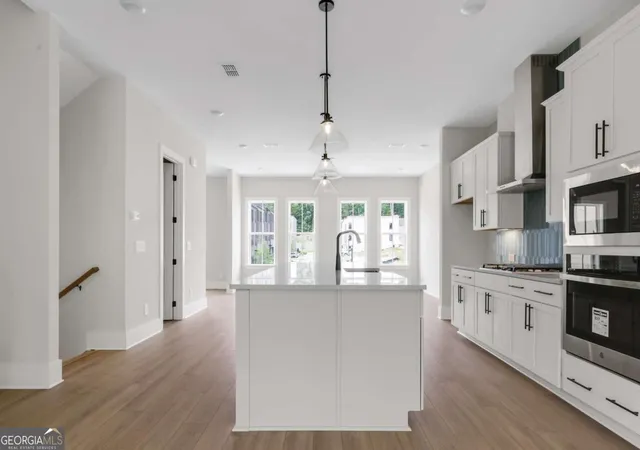Photo 4 of Townhouse for sale at 517 Red Clay Farm Ln, Suwanee, GA 30024 | MLS# 10827227 | Listing updated on 2026-08-31
