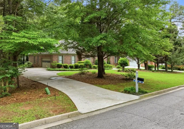 Photo 4 of Sale Pending at 1286 Lake Forest Ln, Mcdonough, GA 30253 | MLS# 10778256 | Listing updated on 2026-09-04