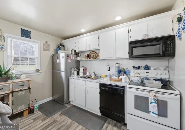 Listing Photo 3 - Condo for sale in building located at 8325/8327 Chicago Ave, Douglasville, GA 30134