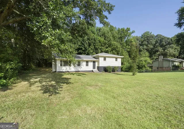 Photo 2 of Single family home for sale at 5525 Oak Grove Dr, Acworth, GA 30102 | MLS# 10805836 | Listing updated on 2026-08-28