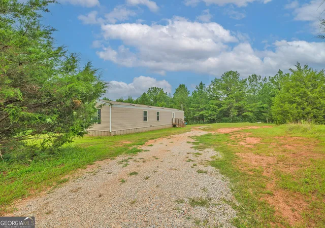 1st image of 330 Edgewater Ln, Hartwell, GA 30643 | MLS# 10818104