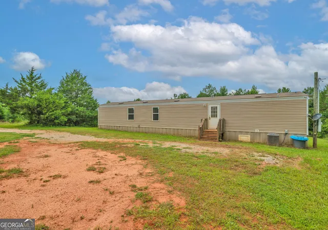 Photo 3 of Manufactured home for sale at 330 Edgewater Ln, Hartwell, GA 30643 | MLS# 10818104 | Listing updated on 2026-09-19