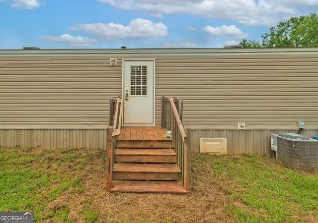Photo 3 of Manufactured home for sale at 330 Edgewater Ln, Hartwell, GA 30643 | MLS# 10818104 | Listing updated on 2026-09-22
