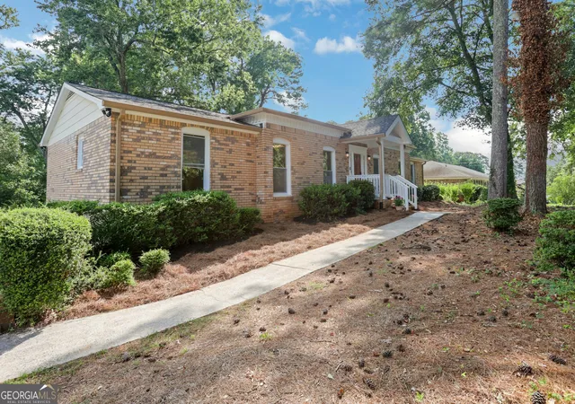 3rd image of 3341 Camelot Dr, Marietta, GA 30062 | MLS# 10817562