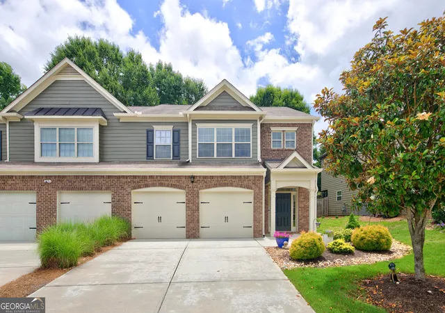 Photo 4 of Townhouse for sale at 12 Ontario Ct, Newnan, GA 30263 | MLS# 10789074 | Listing updated on 2026-09-11