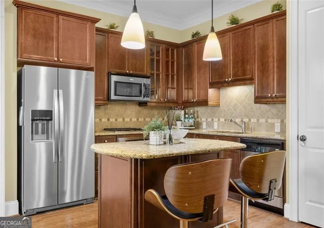 Listing Photo 3 - Condo for sale in building located at 3635 E Paces Cir, Atlanta, GA 30326 - Unit #1103