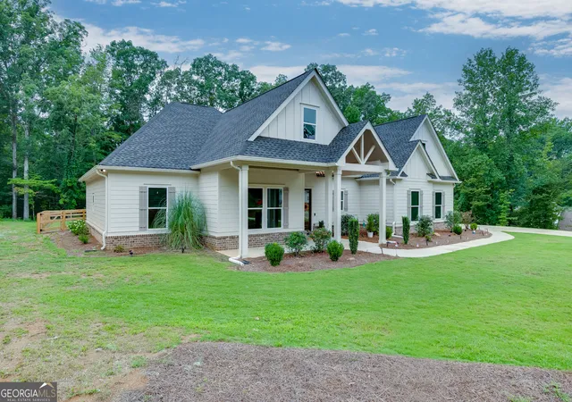 Photo 3 of Single family home for sale at 1077 Riverstone Dr, Social Circle, GA 30025 | MLS# 10822318 | Listing updated on 2026-09-20