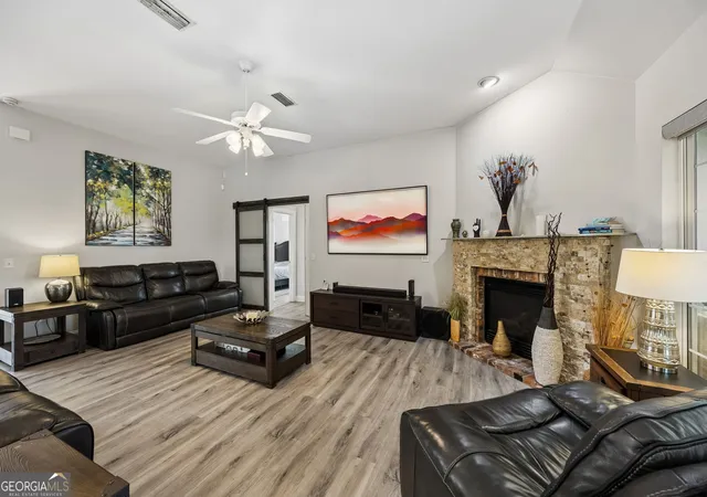 Photo 4 of Single family home for sale at 912 Riverview Dr E, St. Marys, GA 31558 | MLS# 10834970 | Listing updated on 2026-09-19