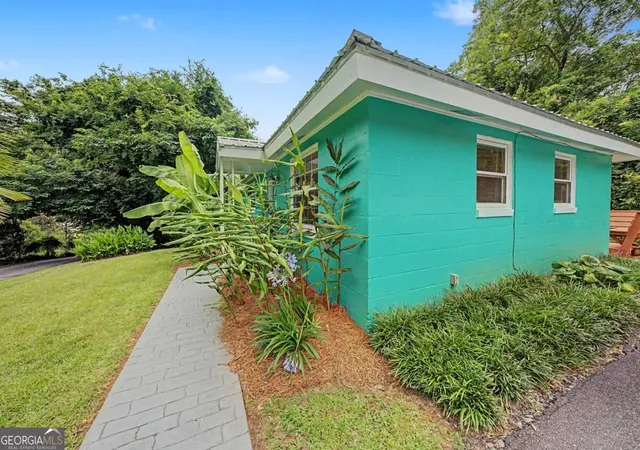 Listing Photo 2 - Condo for sale in building located at 559 Pulaski St, Athens, GA 30601