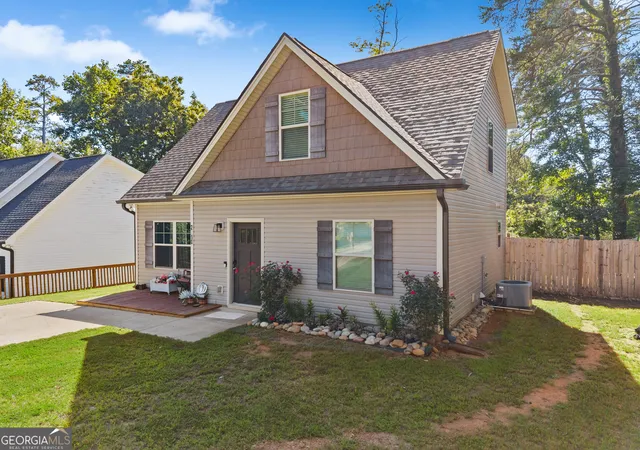 Photo 4 of Single family home for sale at 2310 Belaire Dr, Cumming, GA 30041 | MLS# 10833449 | Listing updated on 2026-08-26