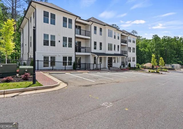 Listing Photo 4 - Condo for sale in building located at 1050 Blair Ln, Peachtree City, GA 30269 - Unit #101