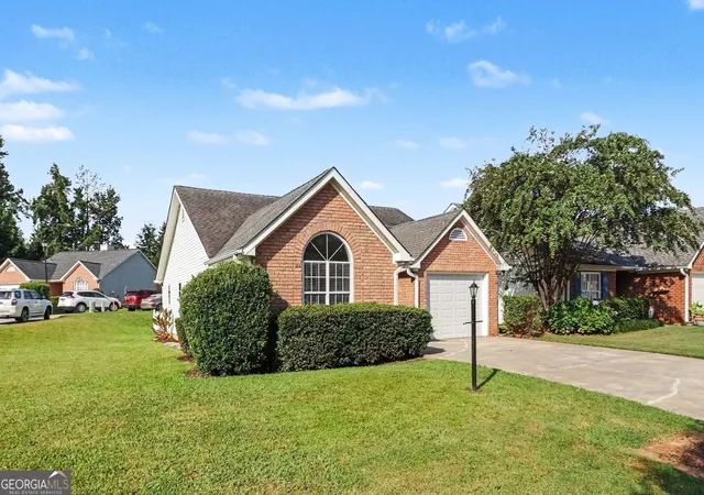 4th image of 37 Greentree Dr, Newnan, GA 30265 | MLS# 10830972