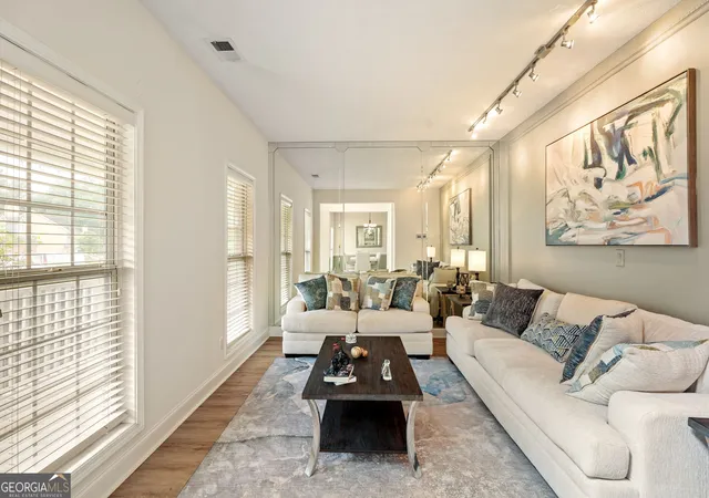 5th image of 2116 Caneridge Dr Sw, Marietta, GA 30064 | MLS# 10819675