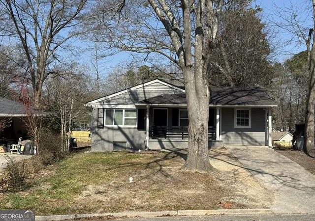 Listing Photo 2 - Condo for sale in building located at 2049 Chicago Ave NW, Atlanta, GA 30314 - Unit #