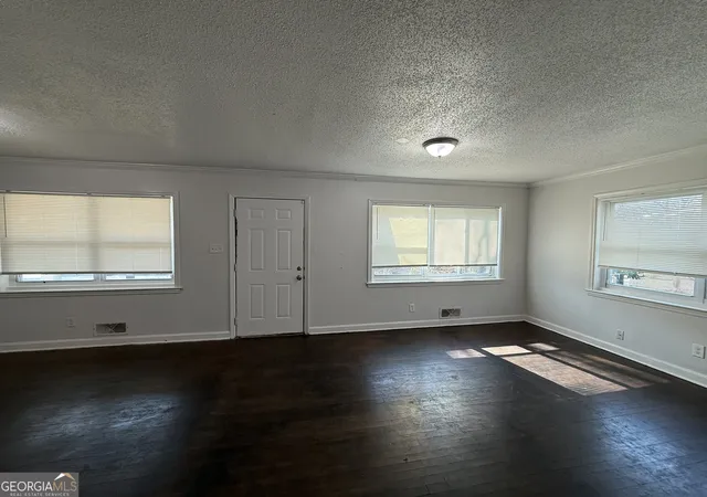 Listing Photo 4 - Condo for sale in building located at 2049 Chicago Ave NW, Atlanta, GA 30314