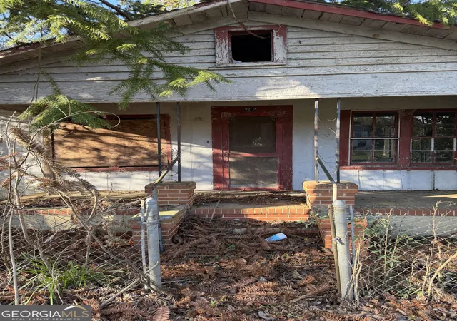 Single family home for sale at 202 Effie St, Fort Valley, GA 31030 | MLS# 10879937