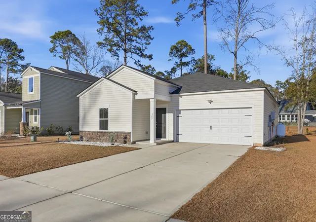 Photo 3 of Single family home for sale at 305 Lillian St, Rincon, GA 31326 | MLS# 10675363 | Listing updated on 2026-08-18