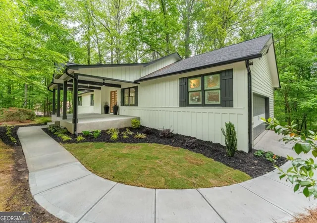 Photo 4 of Single family home for sale at 3875 Grizzard Trl, Peachtree Corners, GA 30092 | MLS# 10827439 | Listing updated on 2026-09-18