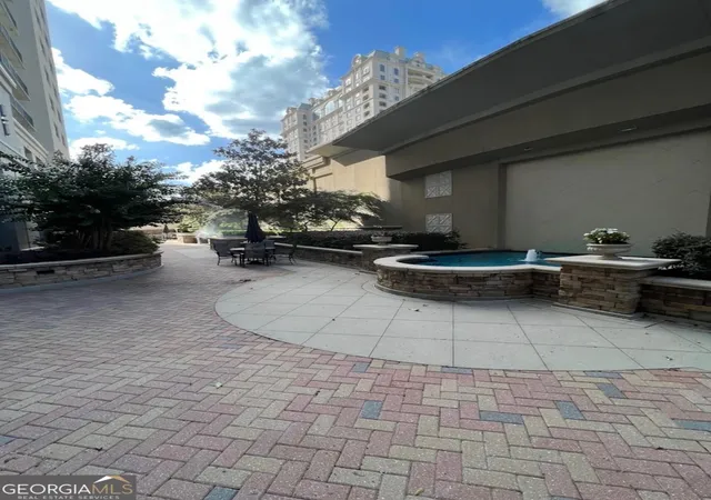 Listing Photo 2 - Condo for sale in building located at 3040 Peachtree Rd Nw, Atlanta, GA 30305 - Unit #1913