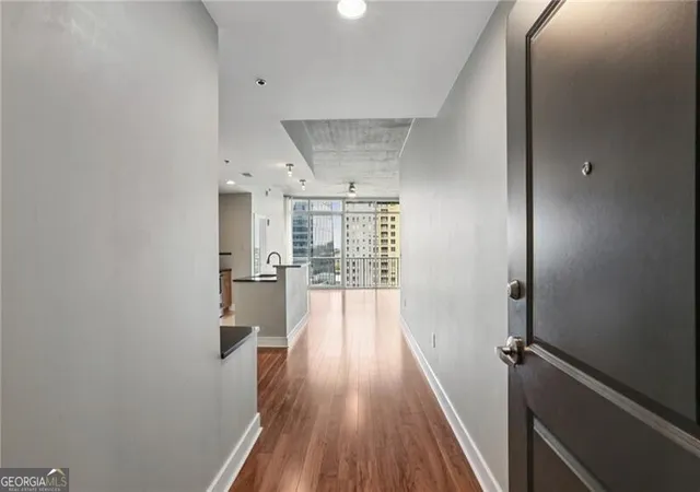 2nd image of 950 W Peachtree St Nw #1213, Atlanta, GA 30309 | MLS# 10718097