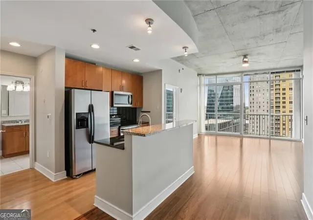 3rd image of 950 W Peachtree St Nw #1213, Atlanta, GA 30309 | MLS# 10718097