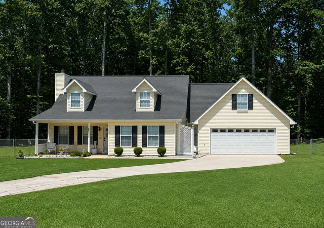 1st image of 135 Creekview Dr, Newnan, GA 30263 | MLS# 10828193